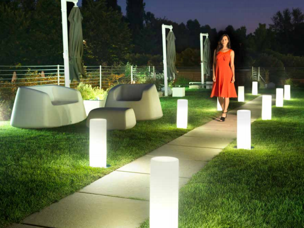 Colonne lumineuse LED RGBW Vertigo H 55 cm à base métal, mobilier Lyxo, vue du produit
