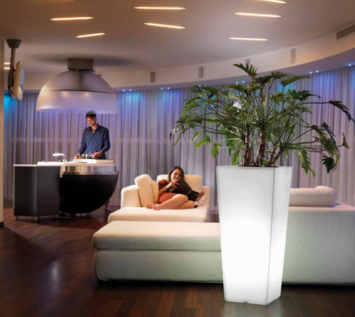 Cache-pot lumineux LED Genesis carré H 100 cm à base inox, mobilier Lyxo, vue du produit