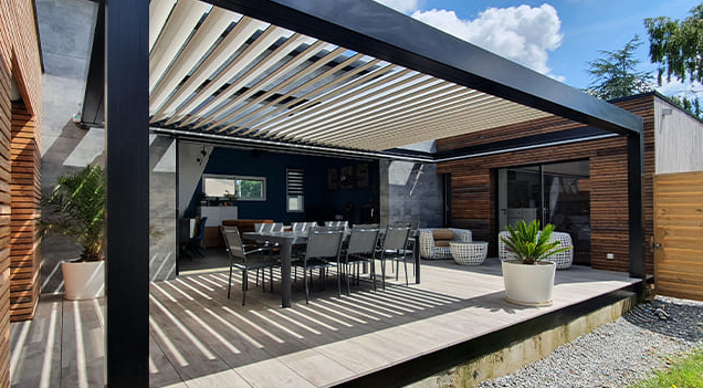 Pergola bioclimatique rétractable, largeur 1550 cm avancée 2000 cm, vue du produit
