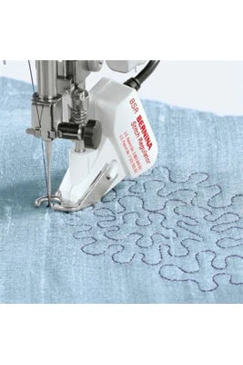 Machine à coudre, à broder et à quilter Bernina 770 QE, vue de côté