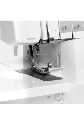 Surjeteuse Bernina L460, machine à coudre pour finitions, vue de détail