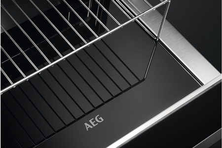 Tiroir chauffant AEG KDK912924M, accessoire de cuisine encastrable, vue de détail