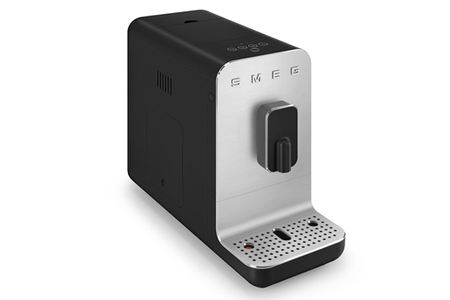 Expresso avec broyeur Smeg BCC01BLMEU noir, machine à café, vue de détail