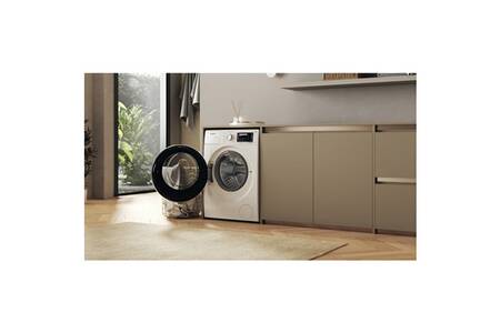 Lave-linge hublot Whirlpool W7X89R Silence, lavage du linge, en situation