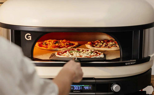 Four à pizza hybride Gozney Dome XL Gen 2 crème, gaz et bois, vue arrière