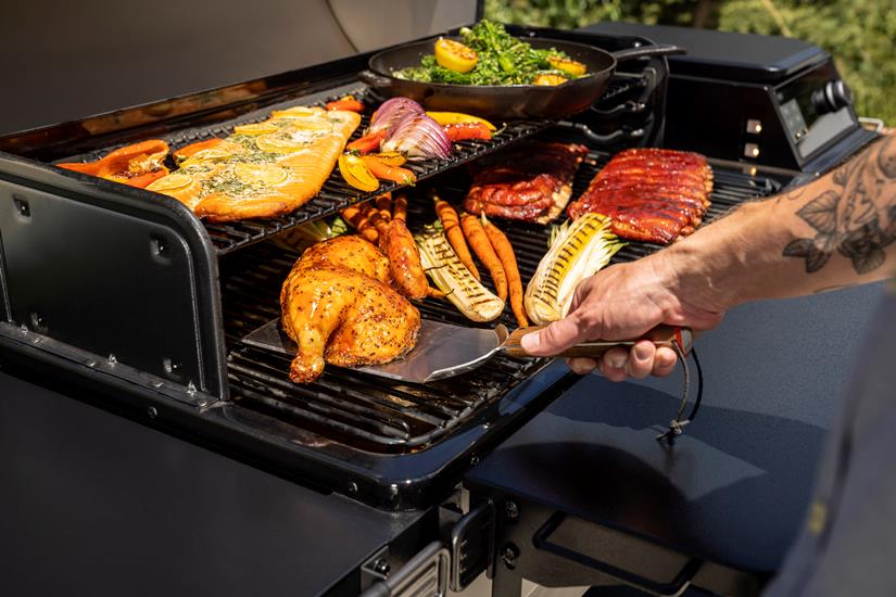 Bac de rangement Pop-And-Lock P.A.L Traeger pour barbecue, vue d'ensemble